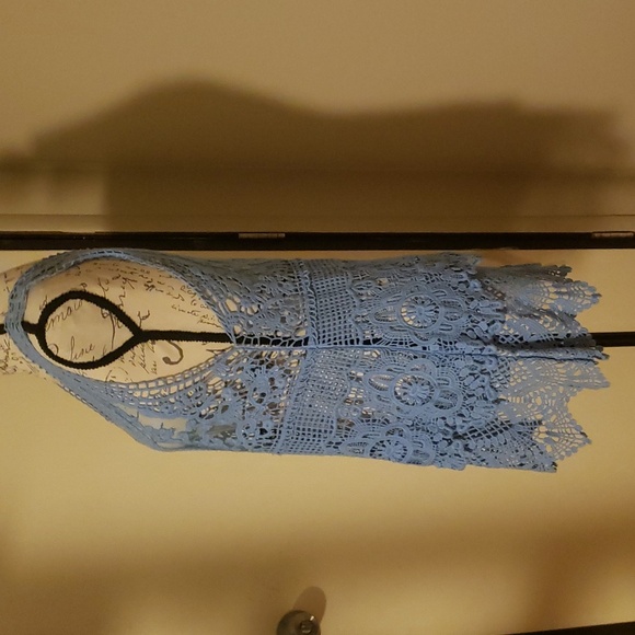 SIMPLY Noelle Lady's Sleeveless Crochet/Lace Tunic In Periwinkle - Picture 4 of 6